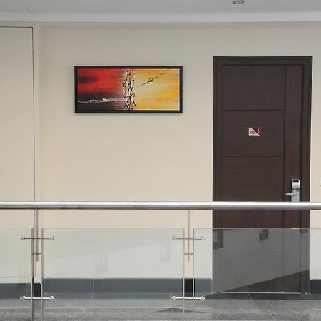 Hotel Gulnar Yeni Delhi Dış mekan fotoğraf