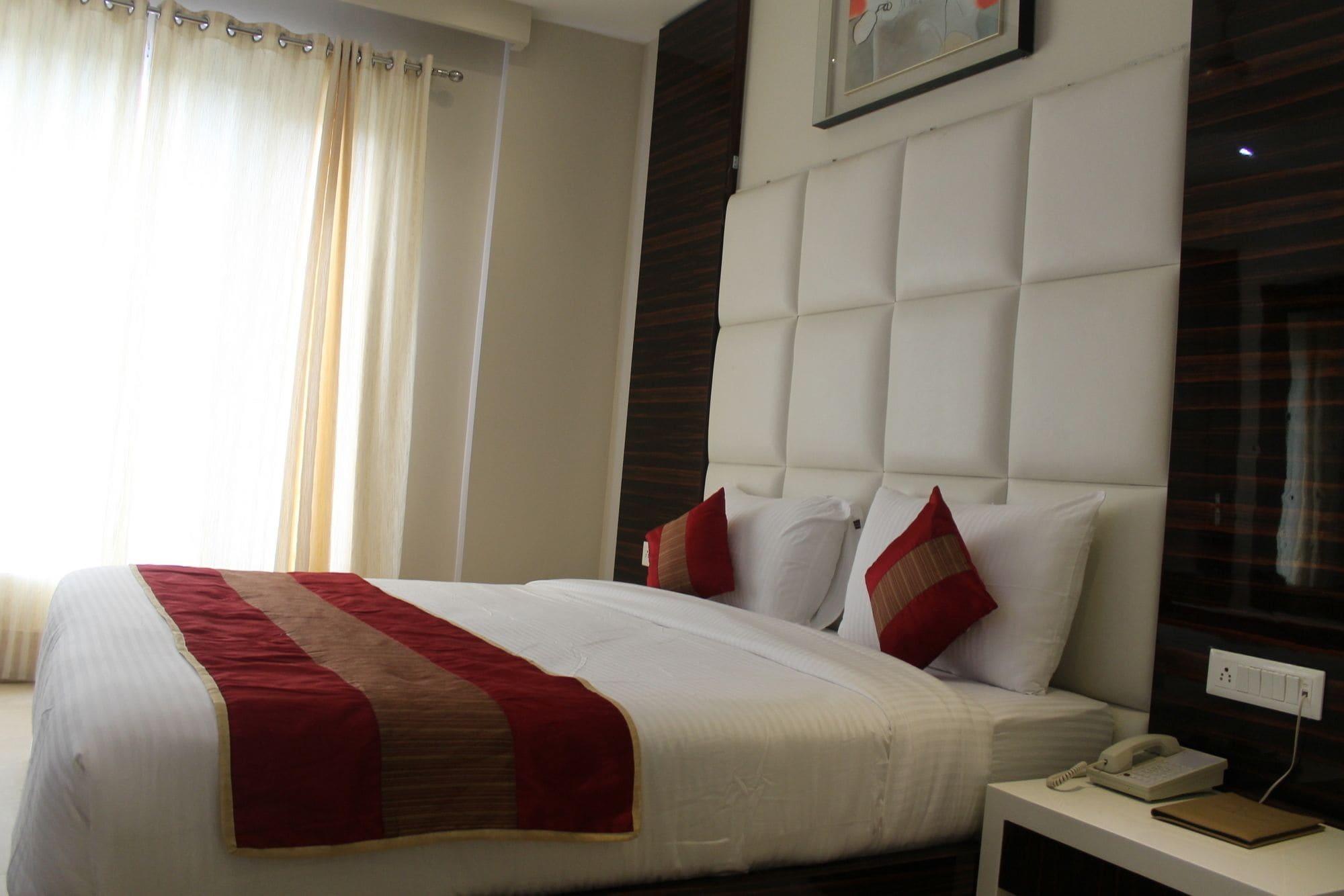 Hotel Gulnar Yeni Delhi Dış mekan fotoğraf