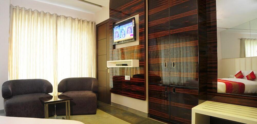Hotel Gulnar Yeni Delhi Dış mekan fotoğraf