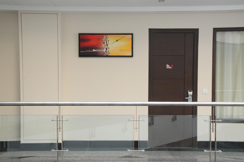 Hotel Gulnar Yeni Delhi Dış mekan fotoğraf