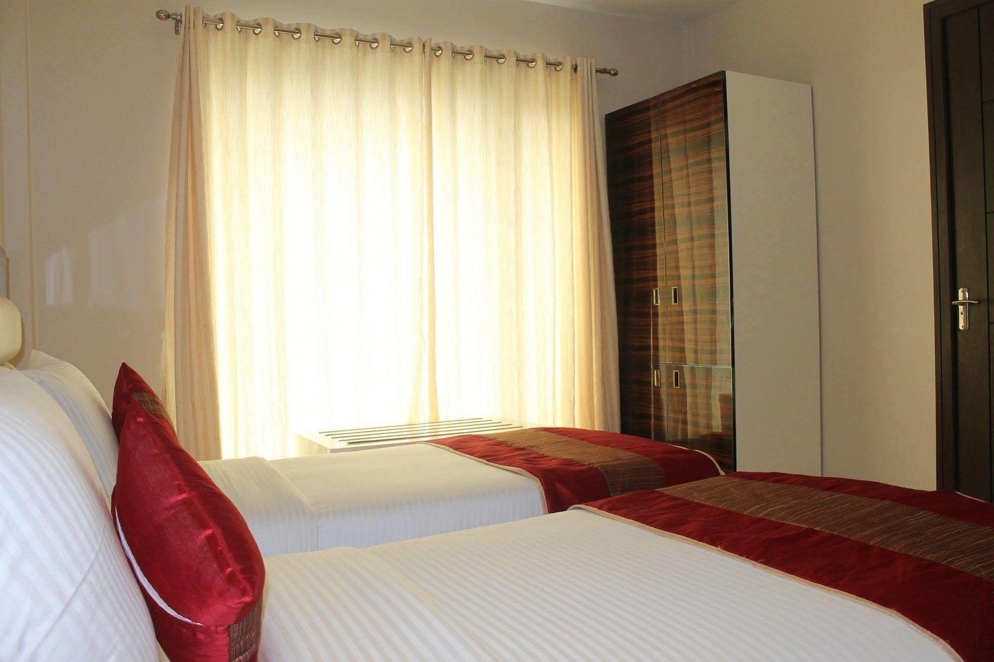 Hotel Gulnar Yeni Delhi Oda fotoğraf