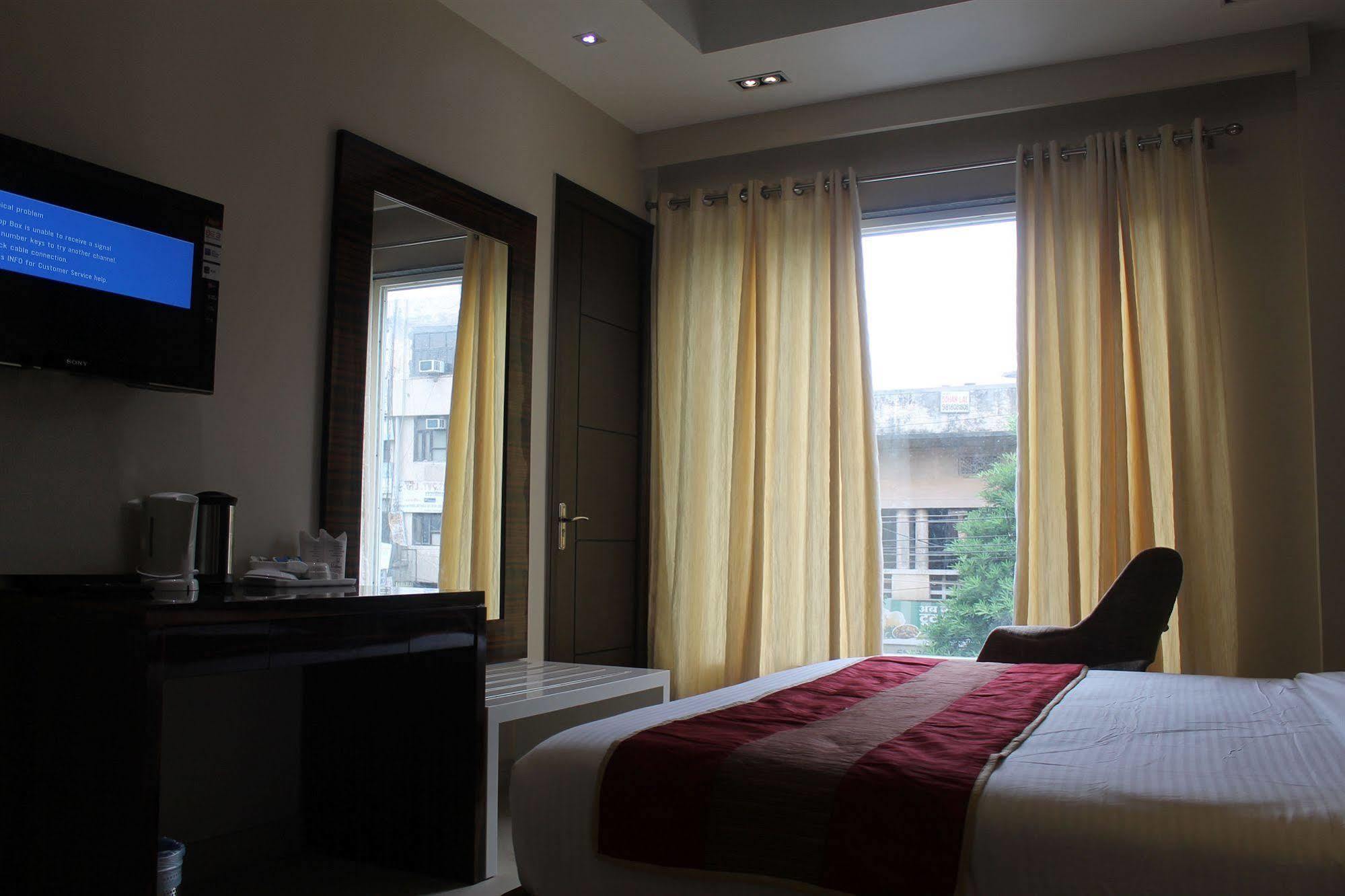 Hotel Gulnar Yeni Delhi Dış mekan fotoğraf